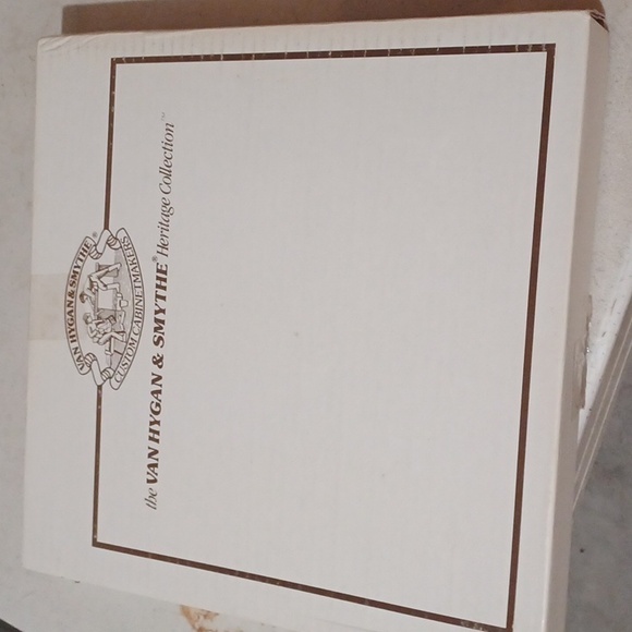 New Van Hygan & Smythe wooden circle plate frame hangers - Picture 6 of 6